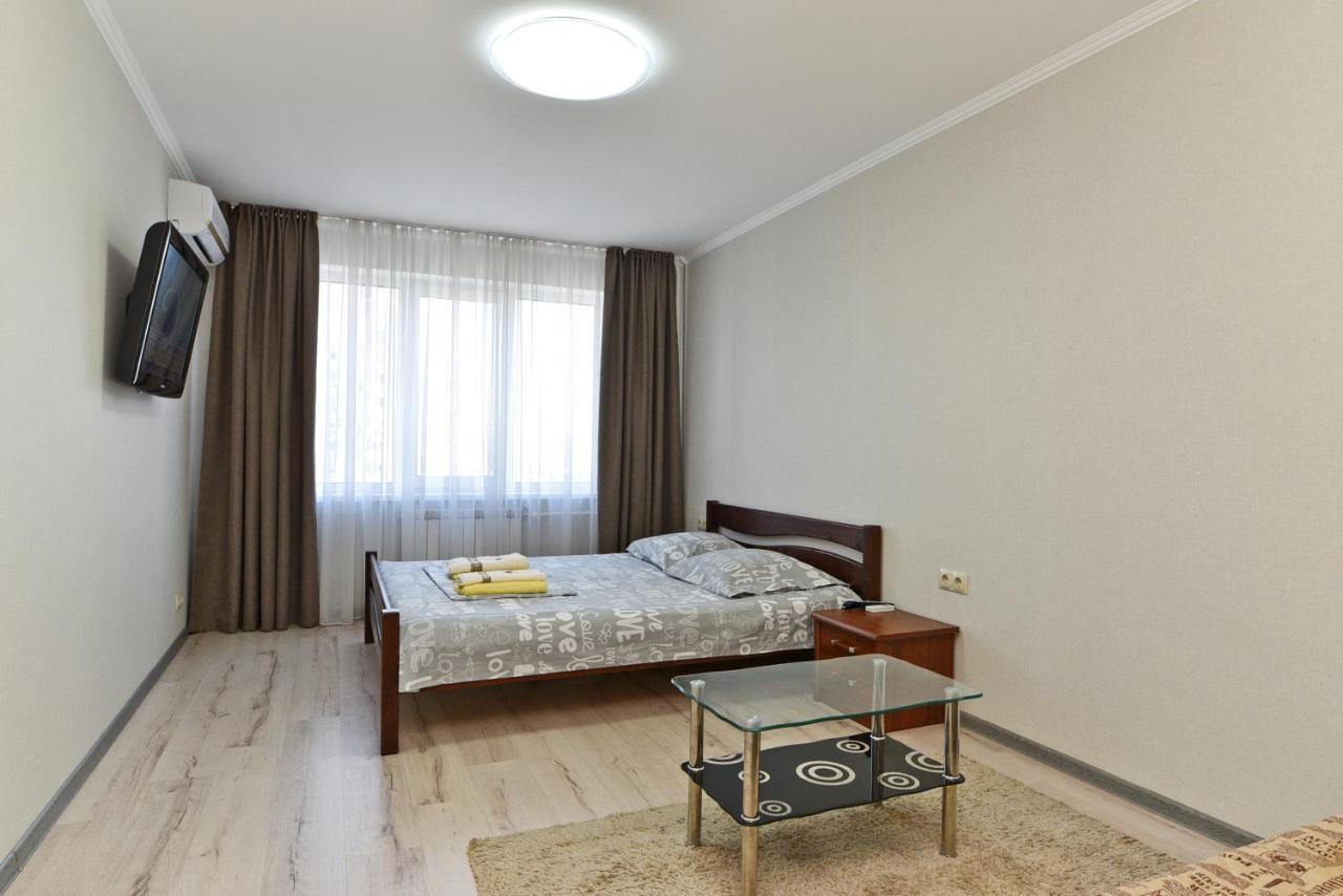 Apartament On Vasylia Lypkivskoho 24 เคียฟ ภายนอก รูปภาพ